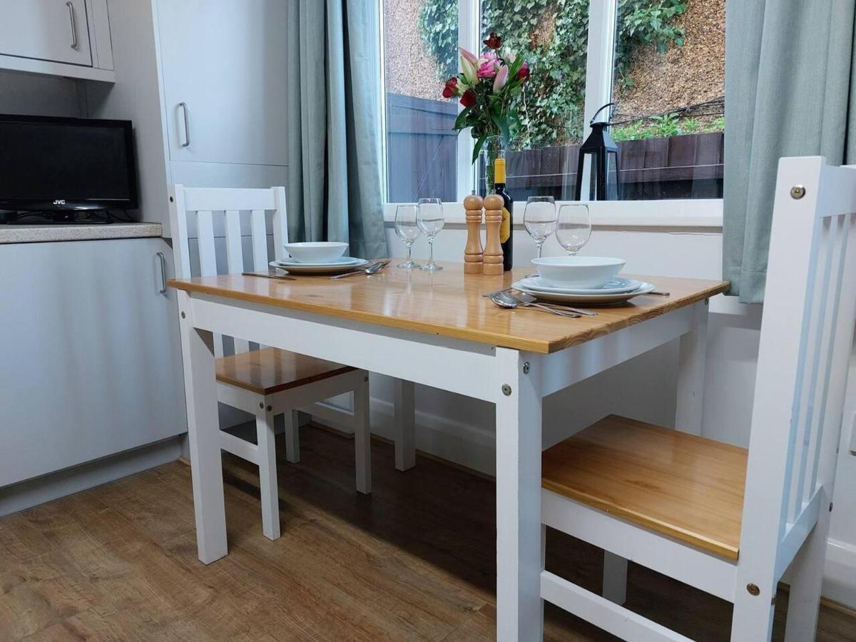 Inviting 1-Bed Apartment In 헌베이 외부 사진